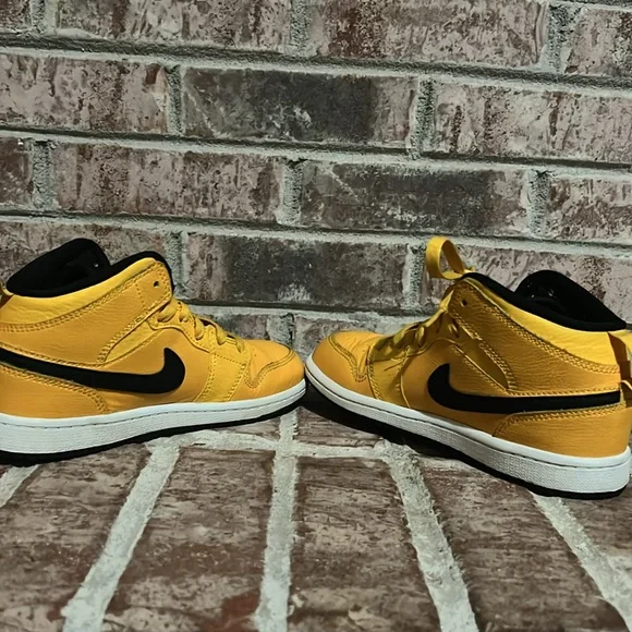 Kids preschool Jordan 1 mid University Gold size 2y - Picture 6 of 13